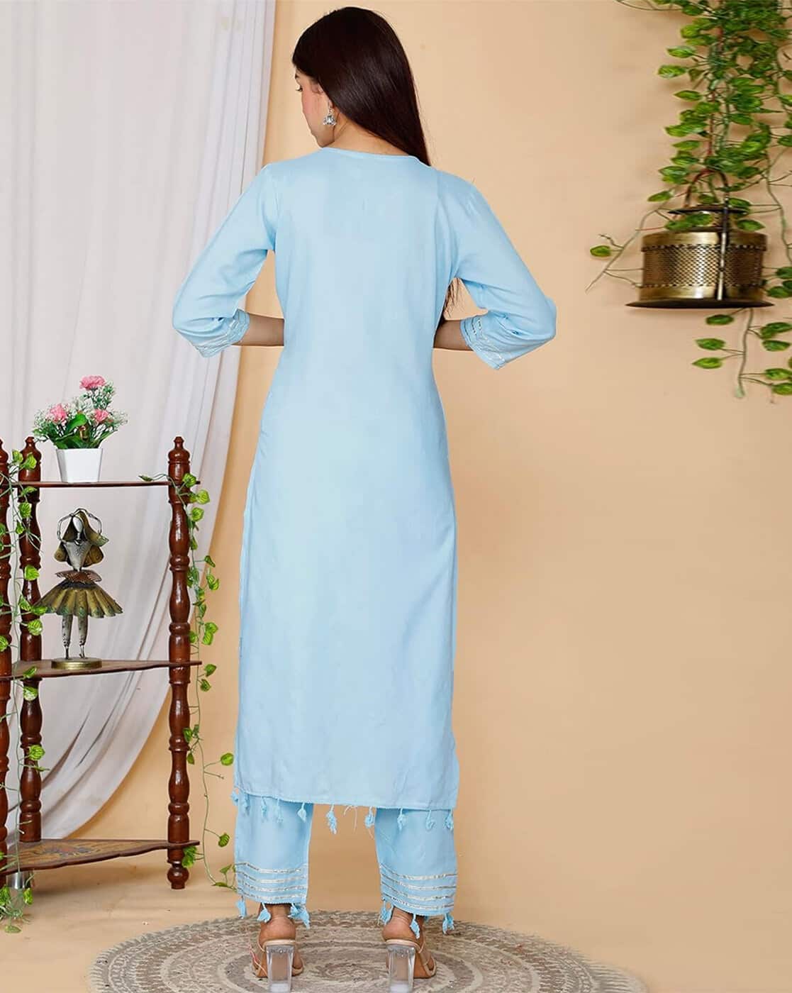 -1117Wx1400H-700910581-blue-MODEL2