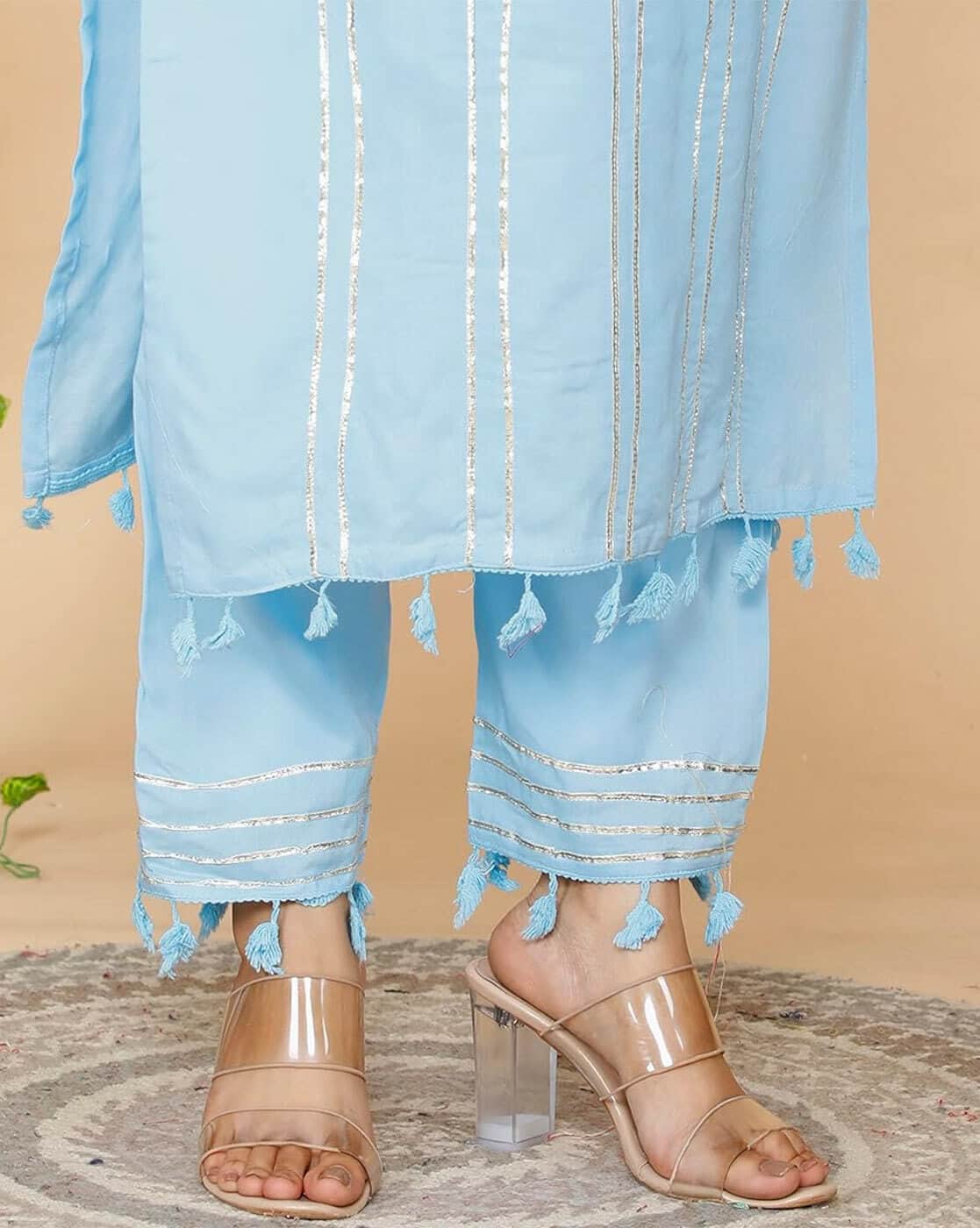 -1117Wx1400H-700910581-blue-MODEL5